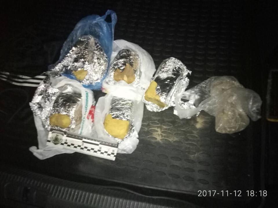 В Киеве задержана группа мужчин с 6 кг пластиковой взрывчатки в багажнике авто 1