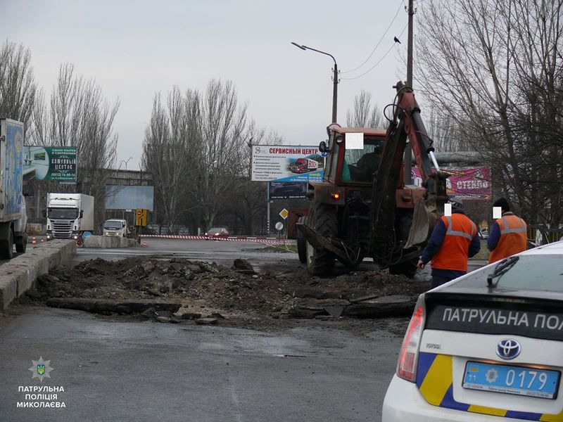 Николаевские патрульные заметили угрозу безопасности водителей во время проверки дорожных знаков на Херсонском шоссе 5