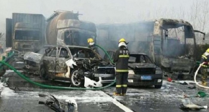 Массовое ДТП в Китае: разбито 30 автомобилей, два десятка погибших