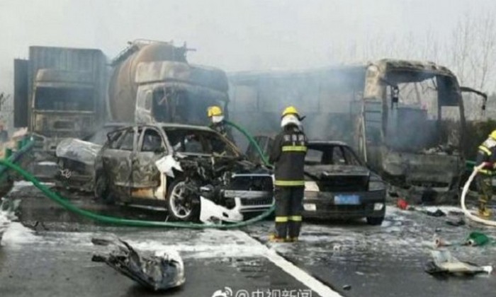 Массовое ДТП в Китае: разбито 30 автомобилей, два десятка погибших 1