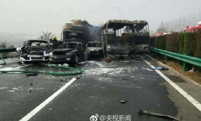 Массовое ДТП в Китае: разбито 30 автомобилей, два десятка погибших 3