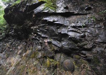 Очевидное-невероятное. В Китае обнаружена скала, “несущая” каменные яйца