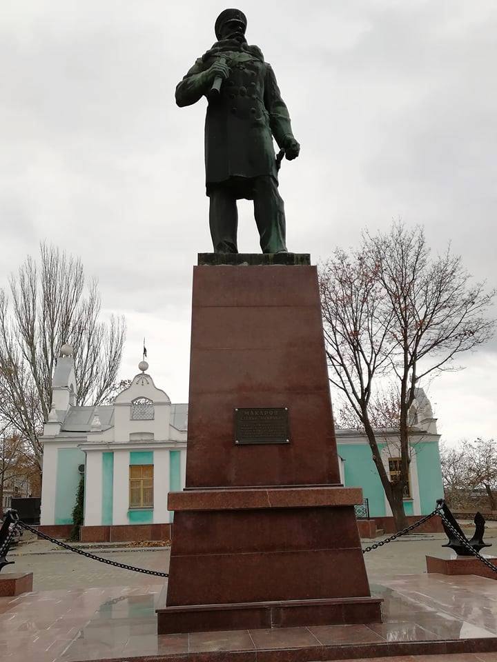 В Николаеве ремонтируют монументы: памятник адмиралу Макарову уже в порядке, памятный знак жертвам Голодомора - почти 13