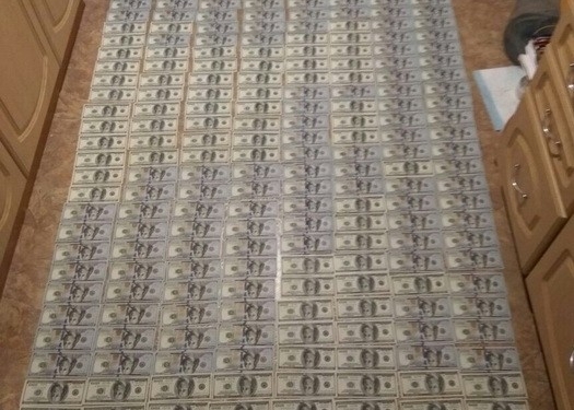 Чиновник Государственной авиационной службы брал взятки с авиакомпаний за оформление документов, необходимых для сертификации, – на $3 тыс. его взяли