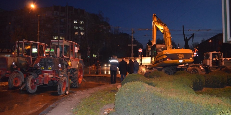 В Николаеве – серьезная авария на водоводе: порыв произошел прямо на кольце на ул.Садовой