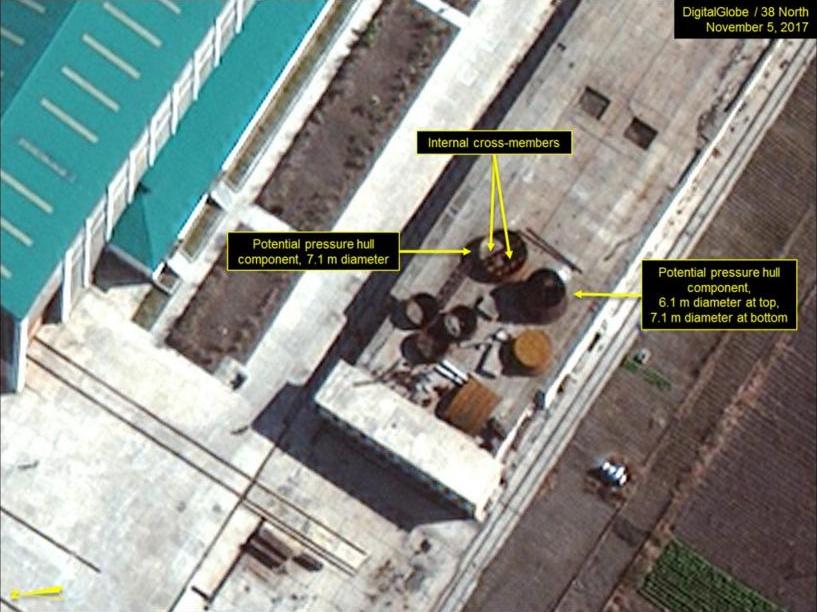 КНДР строит свою первую подводную лодку, оснащенную баллистическими ракетами 5