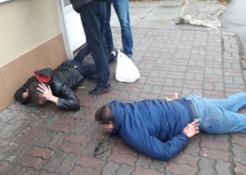 Хакеров, которые выкрали из государственных украинских банков более 10 млн.грн., взяли в столице. А вместе с ними аппаратуру, часть денег и оружие