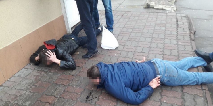 Хакеров, которые выкрали из государственных украинских банков более 10 млн.грн., взяли в столице. А вместе с ними аппаратуру, часть денег и оружие