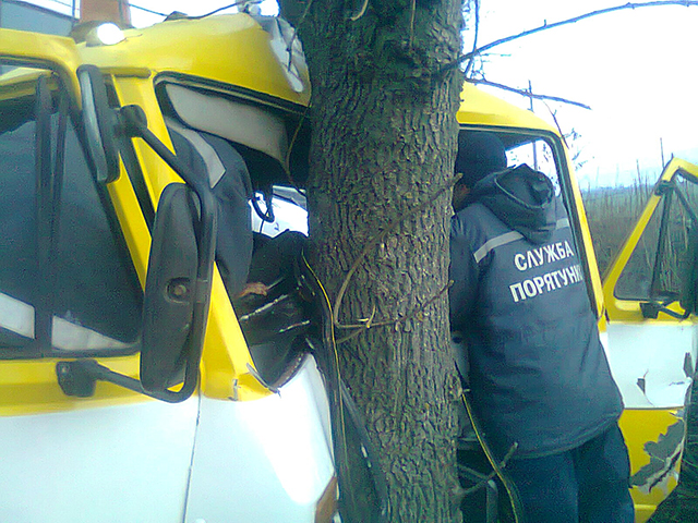 На трассе «Ульяновка-Николаев» столкнулись эвакуатор и легковушка – водитель эвакуатора в больнице 3