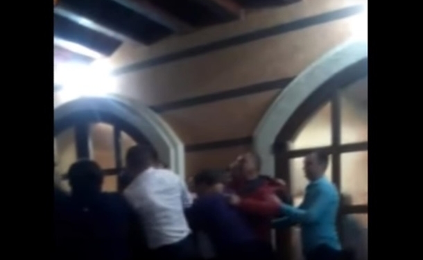 На Закарпатье депутаты устроили пьяную драку