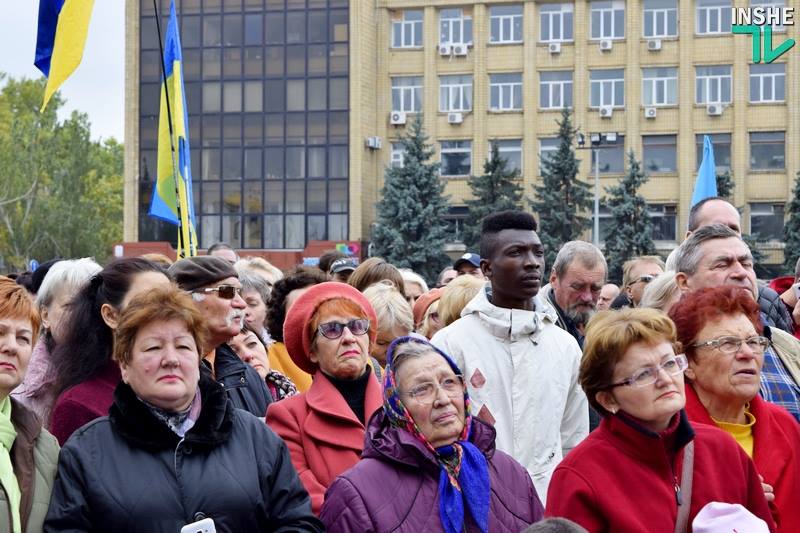 В Николаеве задержали двух нигерийцев за нарушение миграционных законов. Один из них похож на "местного" футболиста 8