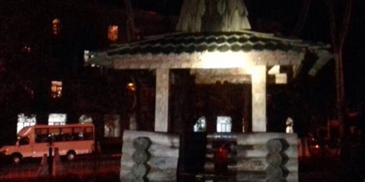 В Николаевской “Сказке” неизвестные подожгли деревянный игровой домик