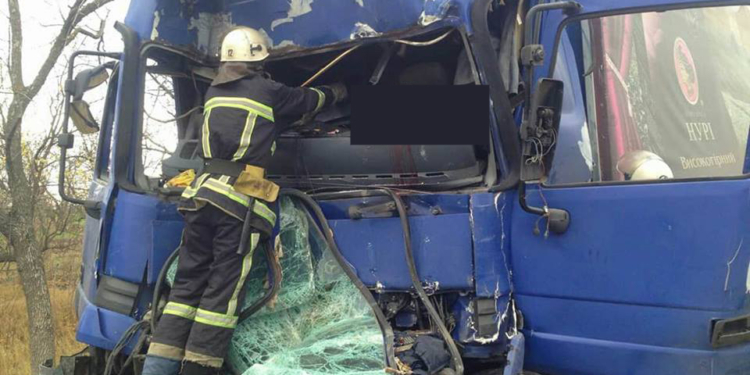 На Николавщине столкнулись две фуры – один водитель погиб на месте