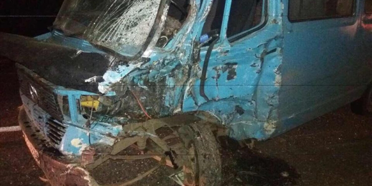 На Николаевщине пьяный водитель на “Mersedes” столкнулся с грузовиком и легковушкой, пострадали два человека