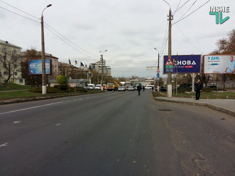 В Николаеве работники завода имени 61 коммунара перекрыли Варваровский мост (ОБНОВЛЕНО) 5