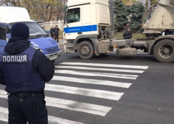 Варваровский мост разблокирован. Долгожданный Савченко “умыл руки” и к протестующим не приехал