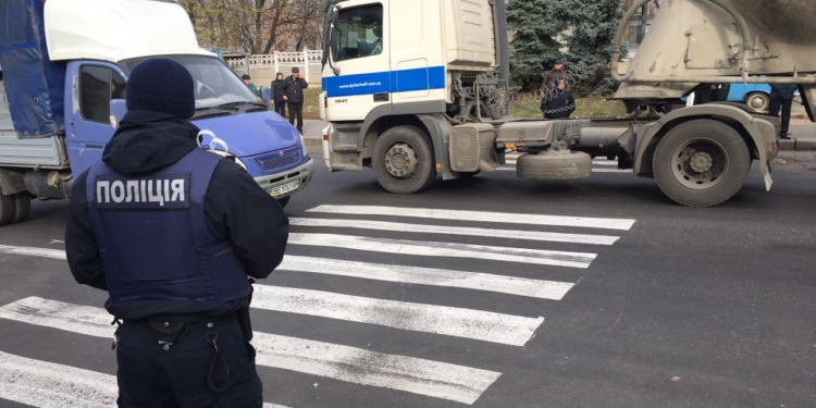 Варваровский мост разблокирован. Долгожданный Савченко “умыл руки” и к протестующим не приехал