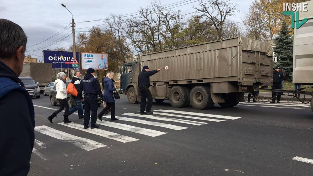 Варваровский мост разблокирован. Долгожданный Савченко "умыл руки" и к протестующим не приехал 2