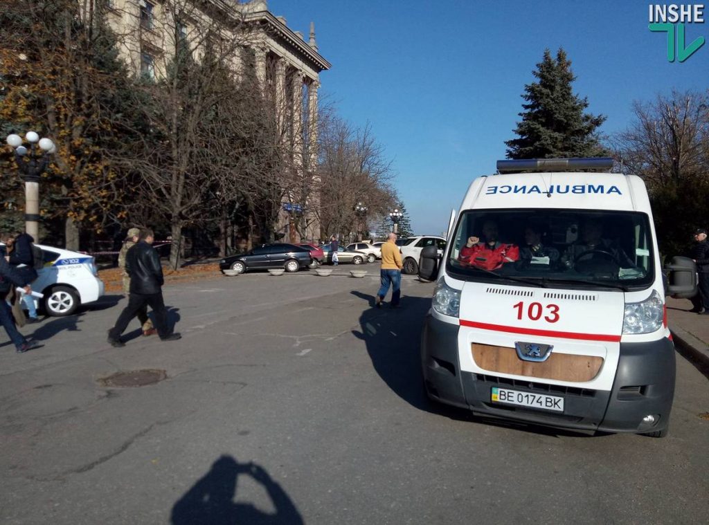 Сессию Николаевского горсовета «заминировали», а активисты потолкались с полицией 7