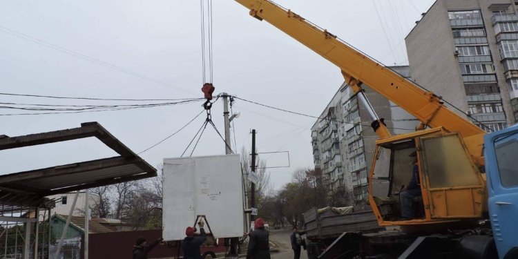 В Николаеве решили облегчить аварийный Варваровский мост – освободить от рекламы