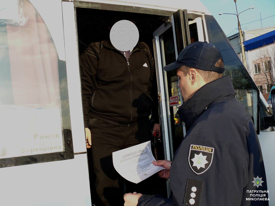 В Николаеве патрульные провели профилактический рейд по "маршруткам" - выявлено 4 неисправных авто 3