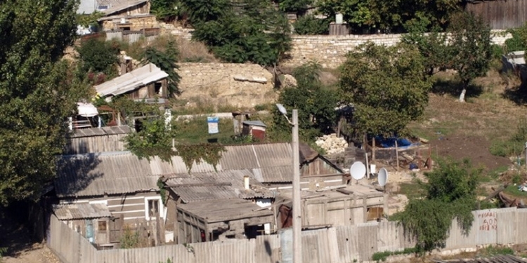 «Уже дошло до того, что начали захватывать дороги» – николаевец о ситуации с самозахватом земли в микрорайоне Ялты