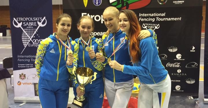 Юные саблистки из Николаева вернутся из Болгарии с «золотом»
