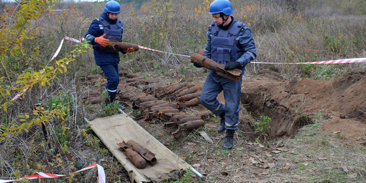 В Николаевской области мужчина нашел старый снаряд. Пришли спасатели и нашли еще 63