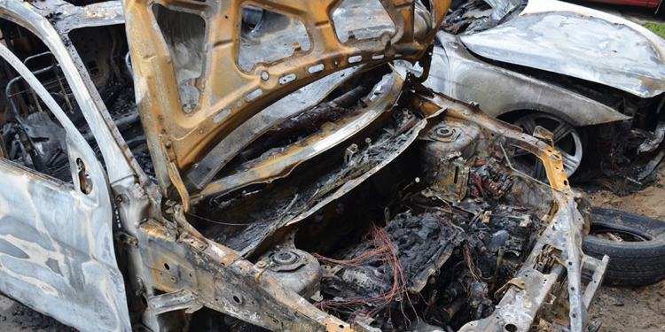 Ночью в Николаеве на охраняемой автостоянке сгорели два недешевых авто. На одном из них, говорят, ездил прокурор