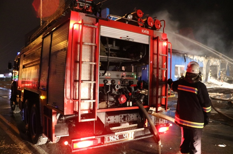 В Киеве произошёл масштабный пожар в складском помещении – погибших и травмированных нет 3