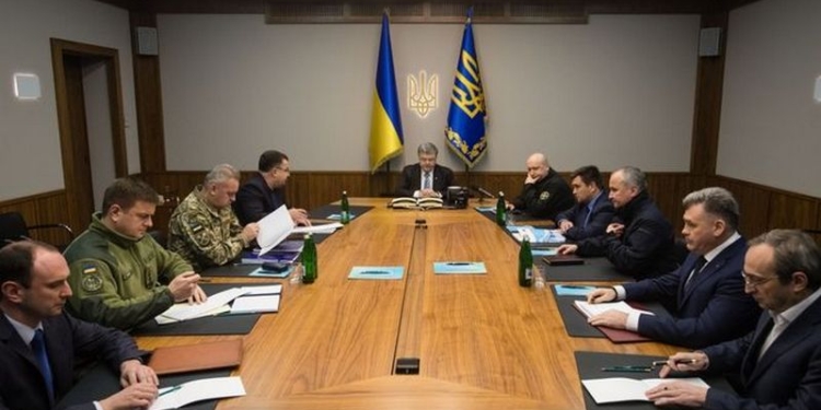 Порошенко созвал Военный кабинет из-за ситуации в Луганске