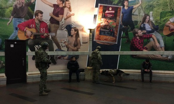 В Киеве задержали россиянина с гранатами и "коктейлями Молотова" в форме Нацполиции 3