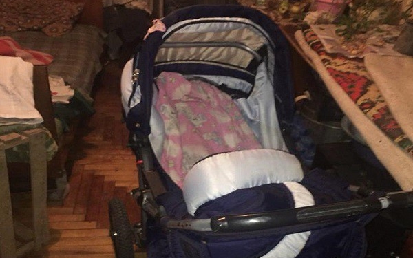 Приревновала и отыгралась на ребенке. В Запорожье женщина выбросила чужого младенца из окна