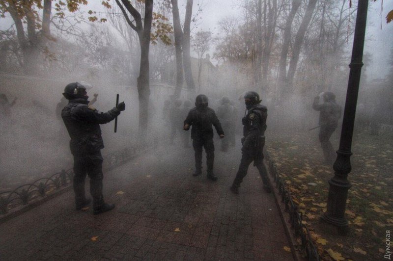 Во время вчерашних столкновений в Одессе травмировали более 20 полицейских 7