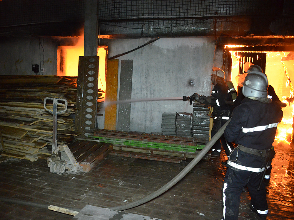 Масштабный пожар в Николаеве, которому присвоили 3-й номер вызова, тушили три часа 9