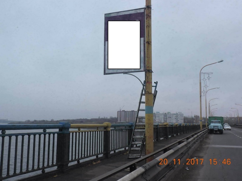 В Николаеве два незаконных бигборда демонтировали, а Варваровский мост «очистили» от незаконной рекламы еще до конца дня 9