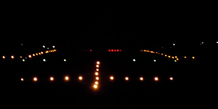 В Николаевском аэропорту возобновили работу светосигнального оборудования взлетно-посадочной полосы