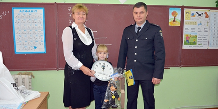 Первоклассница из Николаева победила в конкурсе «Выросту и буду работать в полиции охраны»