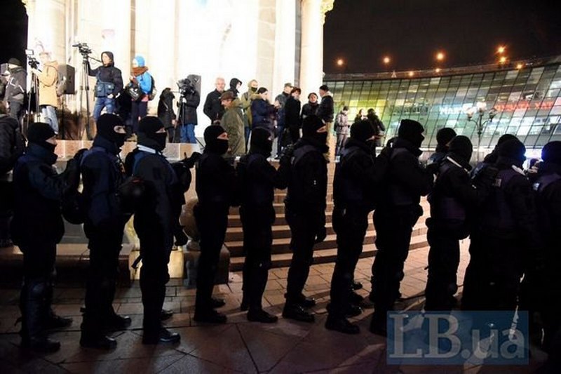 На Майдане в Киеве активисты устроили потасовку с правоохранителями и установили две палатки 11
