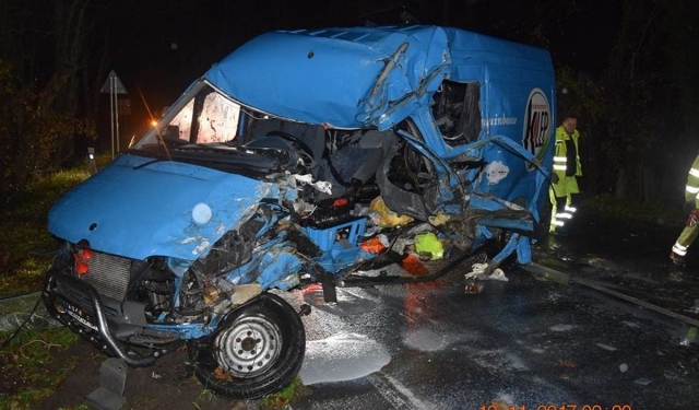 В Словакии украинский грузовик столкнулся с украинским микроавтобусом. Один погиб, трое тяжело ранены