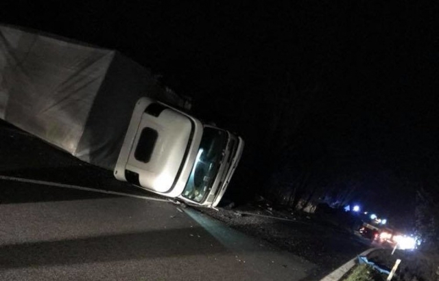 В Словакии украинский грузовик столкнулся с украинским микроавтобусом. Один погиб, трое тяжело ранены 3