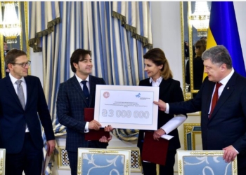 Чета Порошенко на организацию конкурса для создания Музея Революции Достоинства передала сертификат на 3 млн.грн.