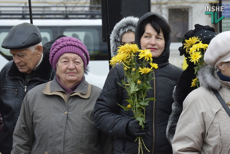 "День Достоинства и Свободы": николаевцы почтили память Героев "Небесной Сотни" 11