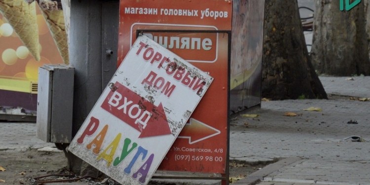 Рейд по рекламным “раскладушкам”: Николаевский горсовет опять борется с незаконной рекламой