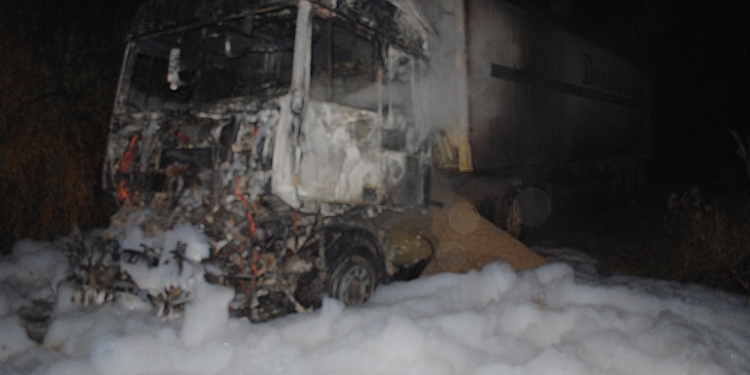 В Николаеве снова горел грузовик – аж прицеп расплавился