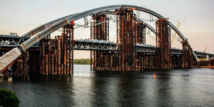 Проезд по Подольско-Воскресенскому мосту в Киеве могут сделать платным