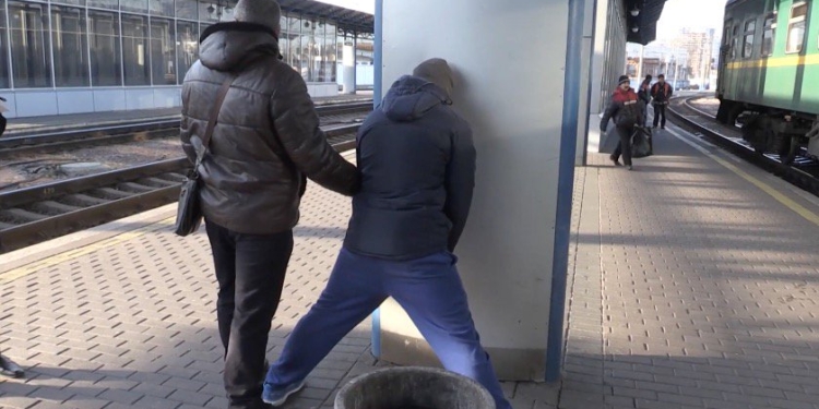 Украинская полиция спасла подростков и женщину – их пытались вывезти для изъятия органов