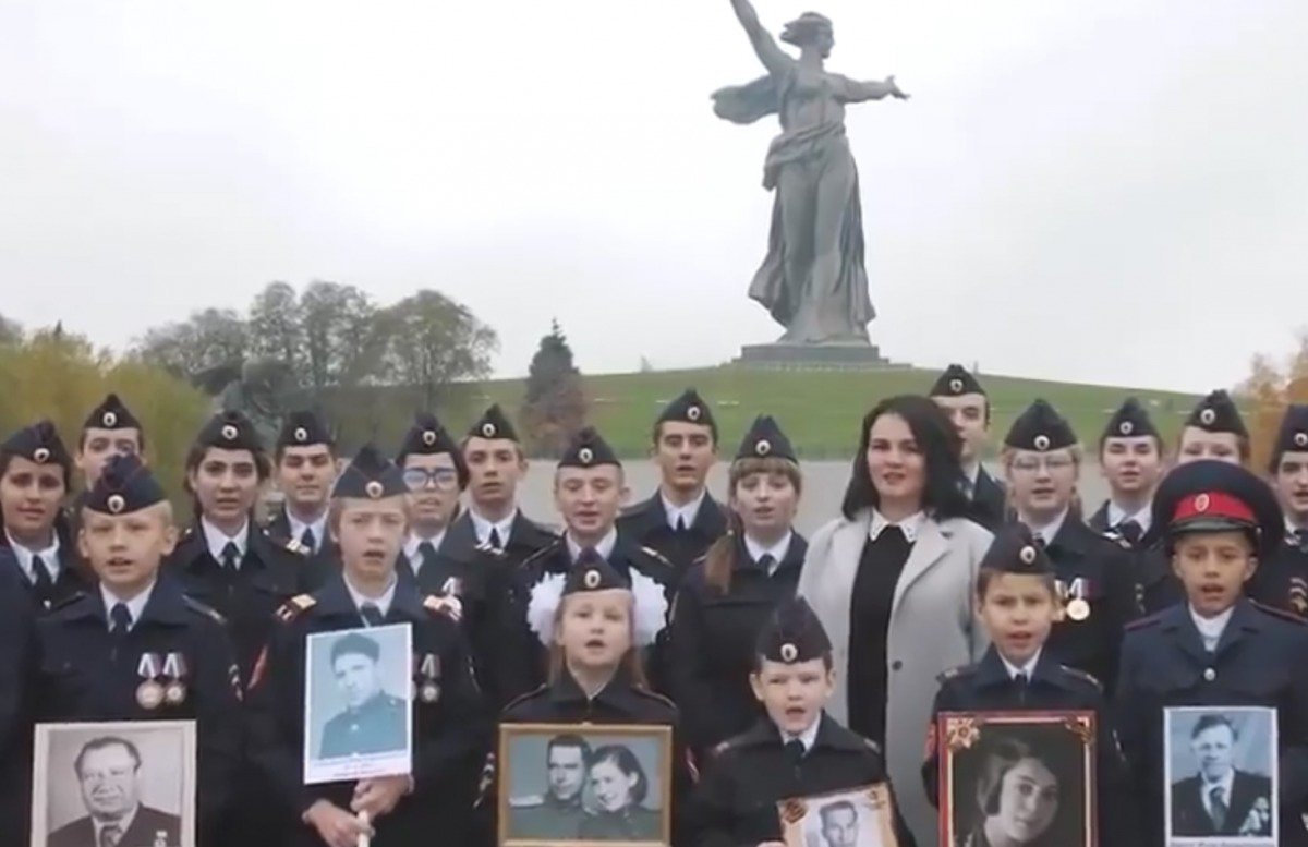 “Дядя Вова, мы с тобой”, – российских школьников сняли в очередном верноподданическом клипе