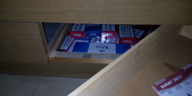 В мусорных баках и у капитана. В Николаеве на иностранном судне нашли контрабанду