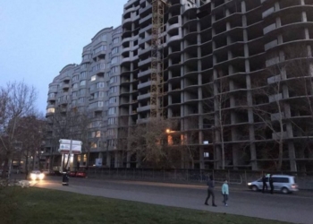 Савченко о комплексе «Адмирал», находящемся рядом со зданием Николаевской ОГА: «Построено с нарушением всех существующих и несуществующих норм»